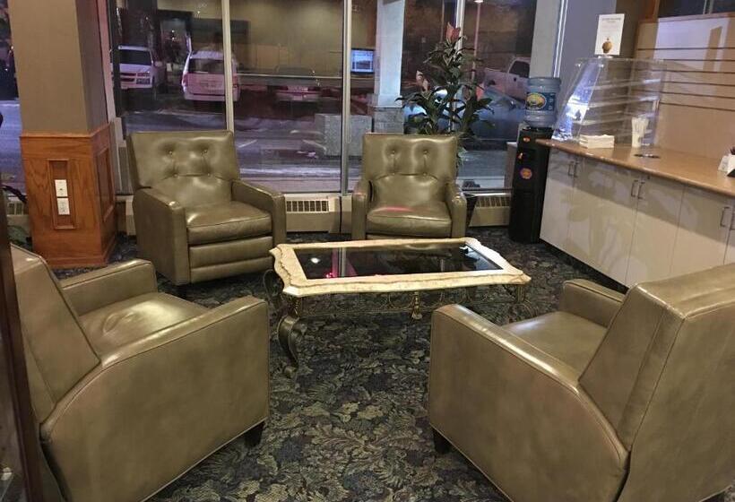 Отель St. Albert Inn & Suites