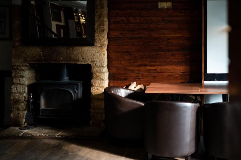 בית מלון כפרי The Woolpack Inn