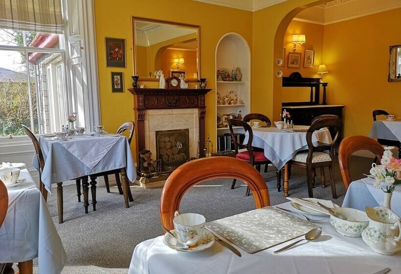 بنسيون Annslea Guest House