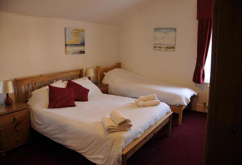 بنسيون Robyn's Guest House