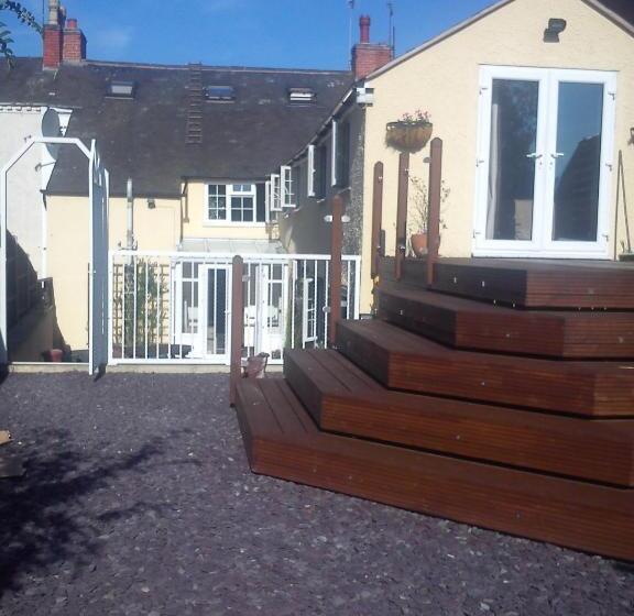 تختخواب و صبحانه Jasmine House