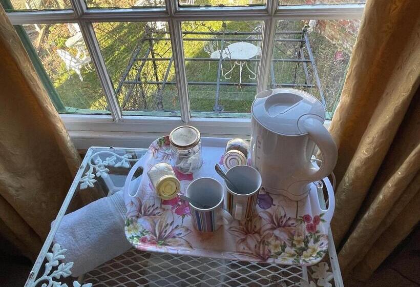 تختخواب و صبحانه The Bridge Street Historic Guest House