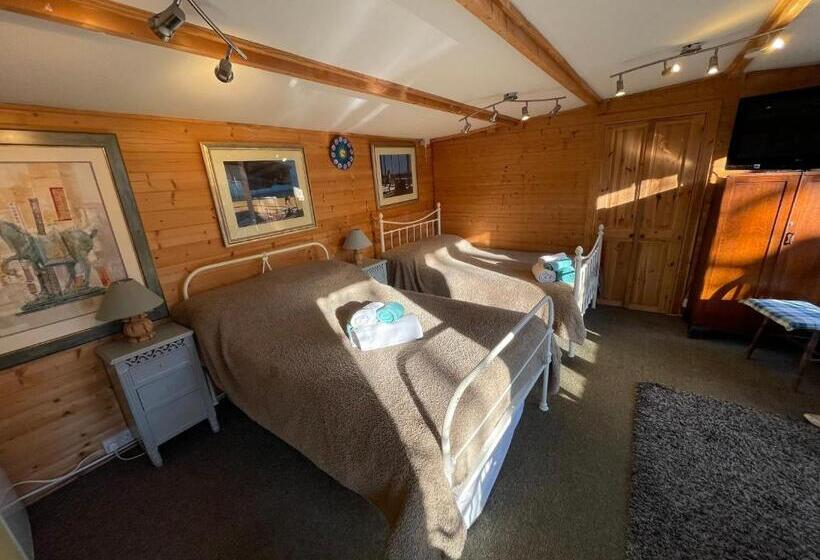 تختخواب و صبحانه The Bridge Street Historic Guest House