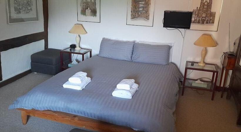 تختخواب و صبحانه The Old Court House Guest House