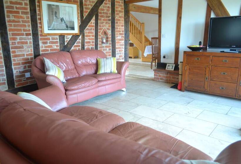 צימר Wortwell Hall Barn
