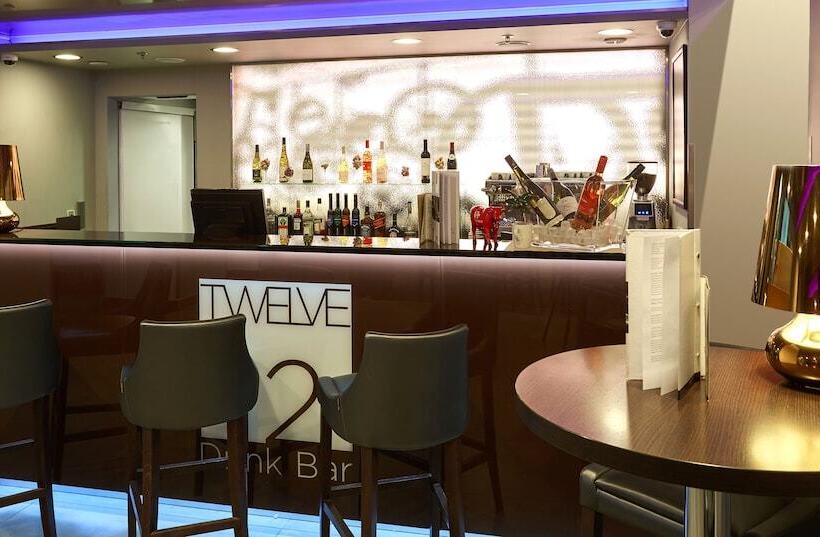هتل 12 Revay