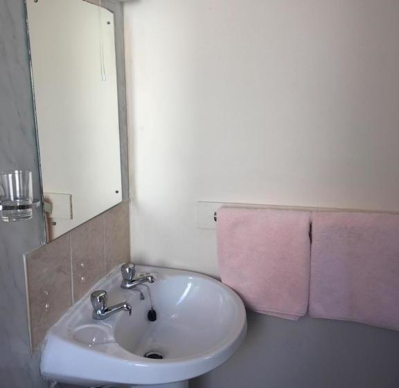 Отель Adelphi Guest House