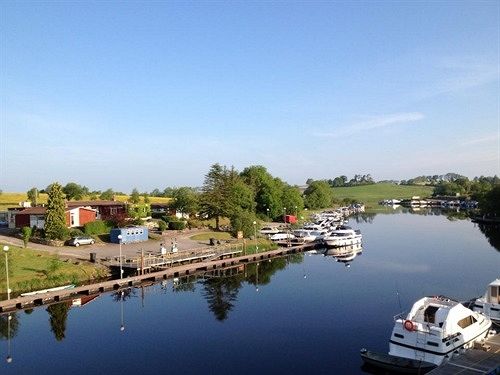 فندق Carrybridge Lakeside Lodge