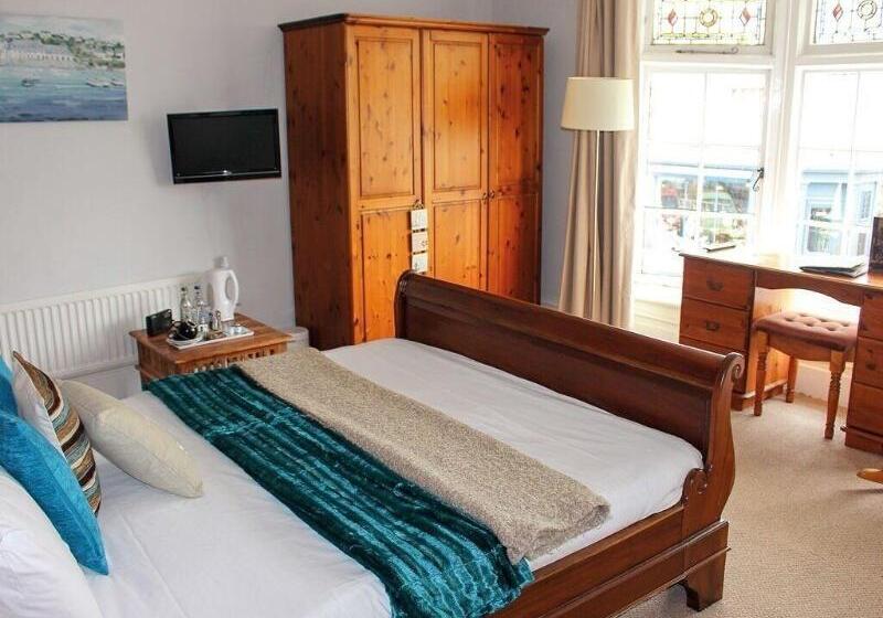 בית מלון כפרי The Bugle Coaching Inn