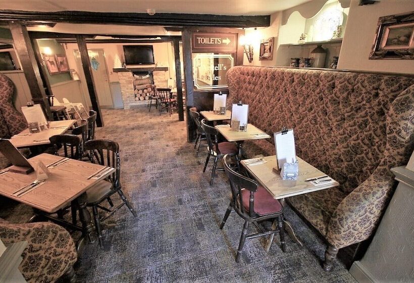 هتل The Kings Arms