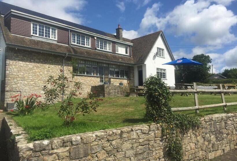 هتل Three Horseshoes Country Inn