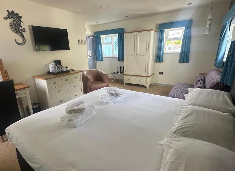 Отель Waveney Inn &