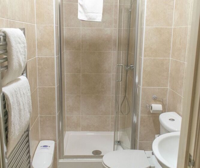 ペンション The Lawns Guest House