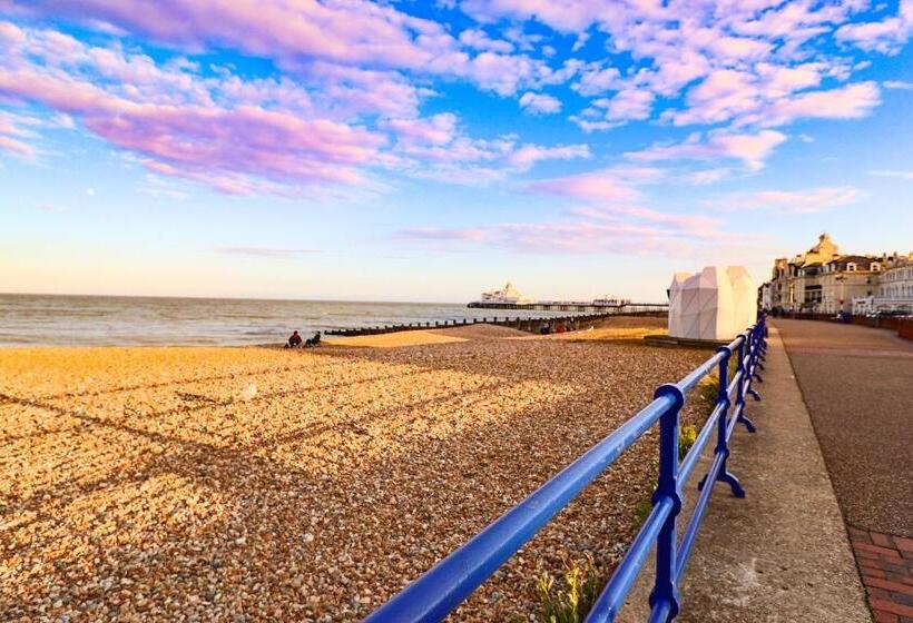 ベッドアンドブレックファースト Beach Front Guest House