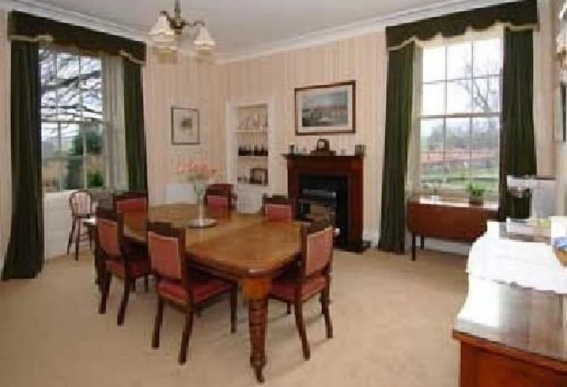 تختخواب و صبحانه East Horton Farmhouse