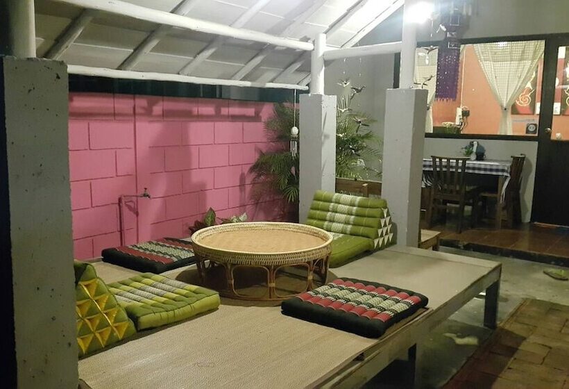 Отель 999 Triple Nine Guesthouse & Hostel Chiangmai