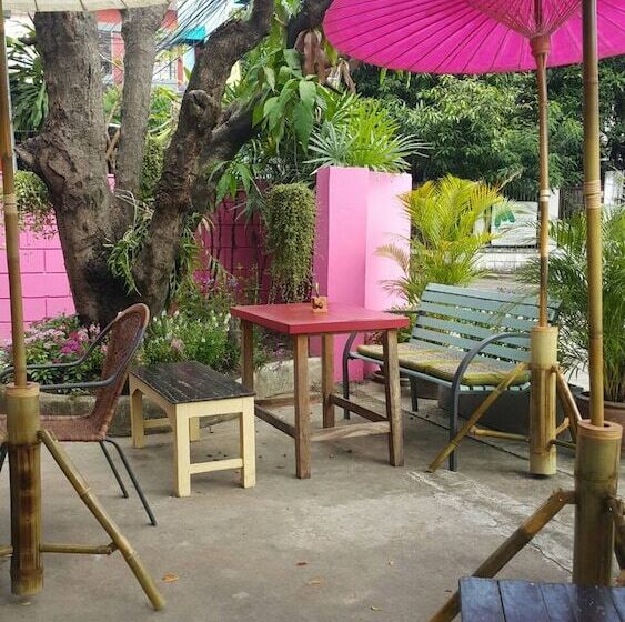 هتل 999 Triple Nine Guesthouse & Hostel Chiangmai