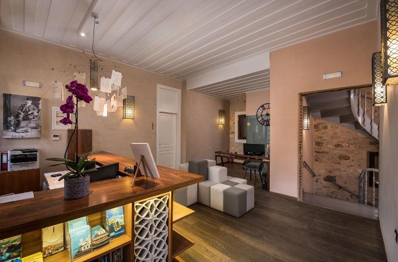 هتل Ambassadors Residence Boutique  Chania