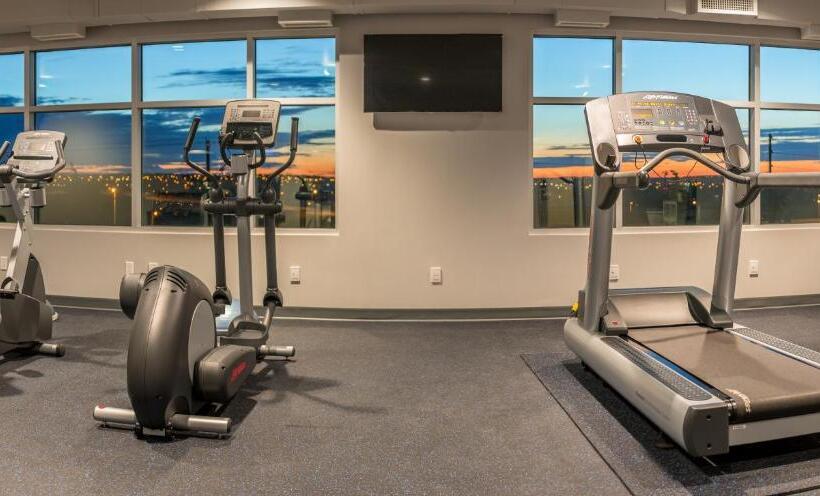 Applause Hotel Calgary Airport By Clique