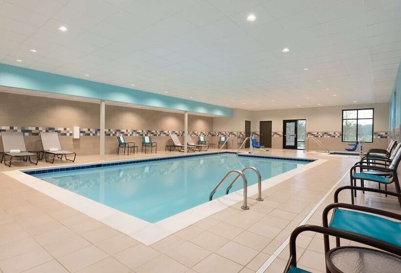 Отель Hampton Inn & Suites Kenosha