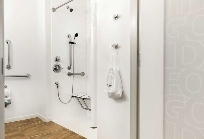 هتل Hampton Inn & Suites La Crosse Downtown