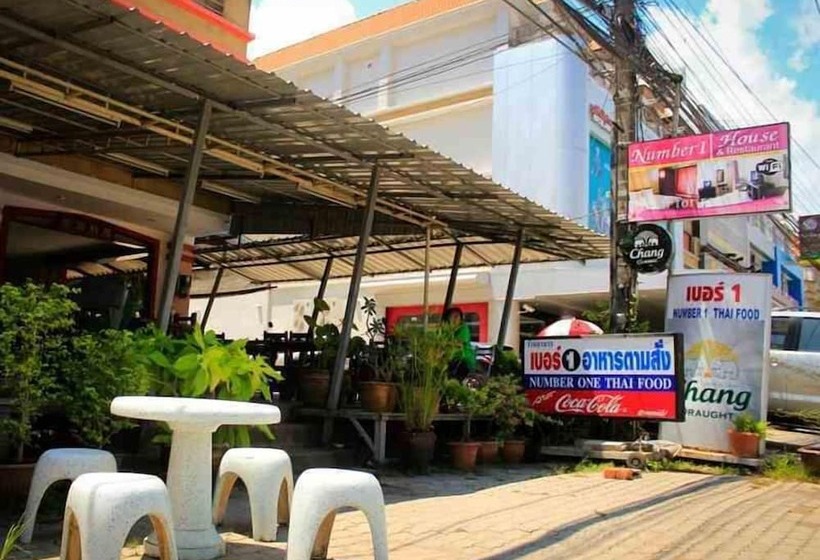 هتل Number 1 Guesthouse & Restaurant