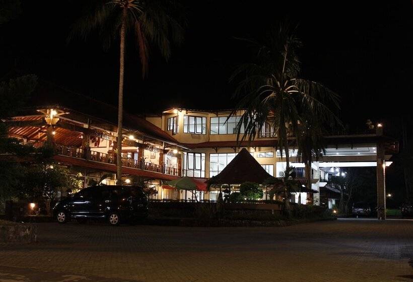 هتل Surya Pesona Beach