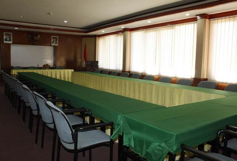 هتل Surya Pesona Beach