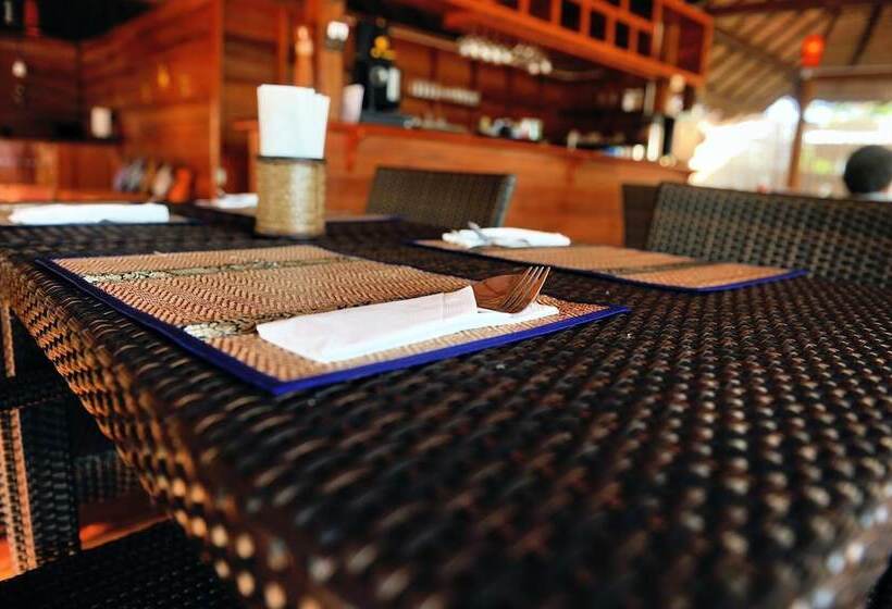 هتل Ten Moons Lipe Resort
