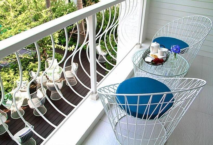 هتل Verano Beach Villa