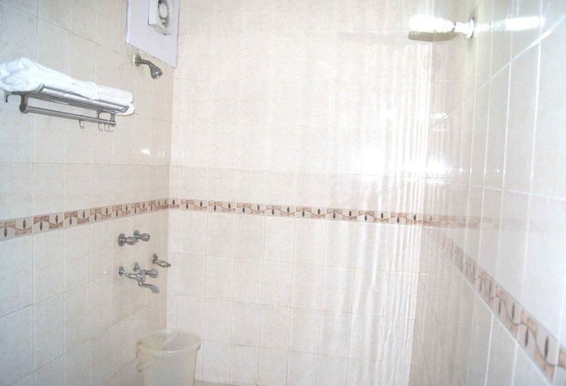 هتل Westend Holiday Home 5 Mint From Nizamuddin Railway Station