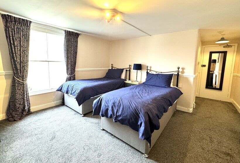 פנסיון The Angove