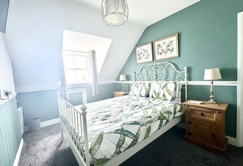 פנסיון The Angove