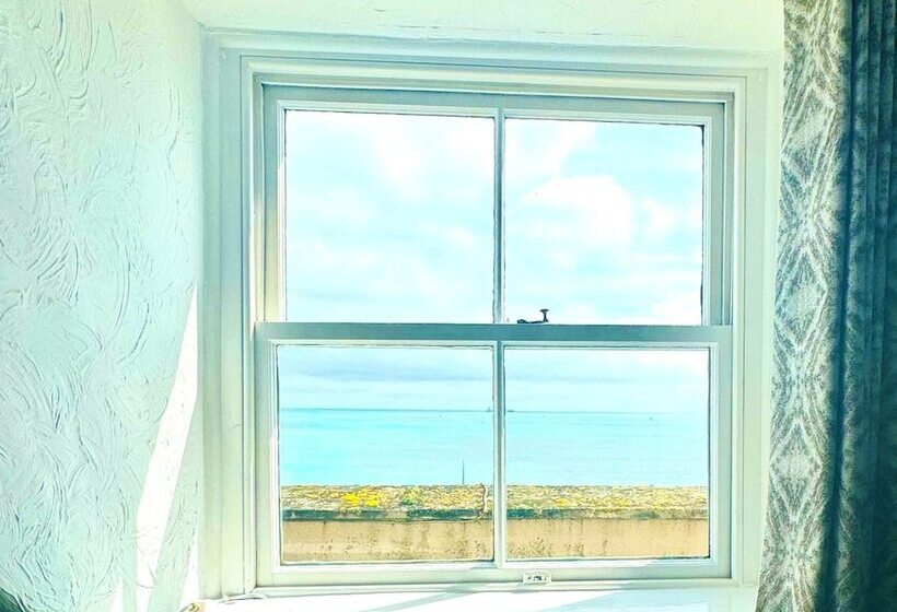 פנסיון The Angove