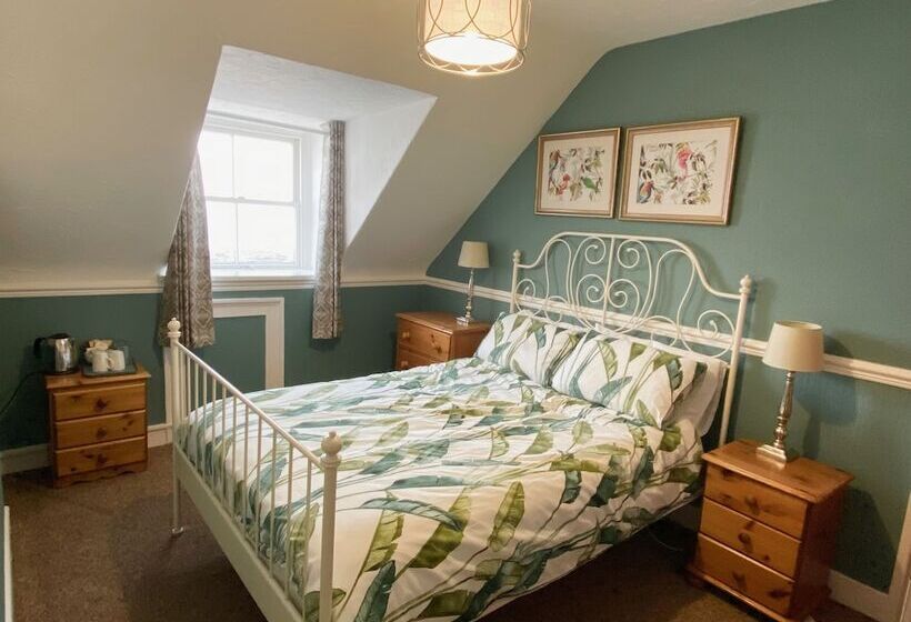 פנסיון The Angove