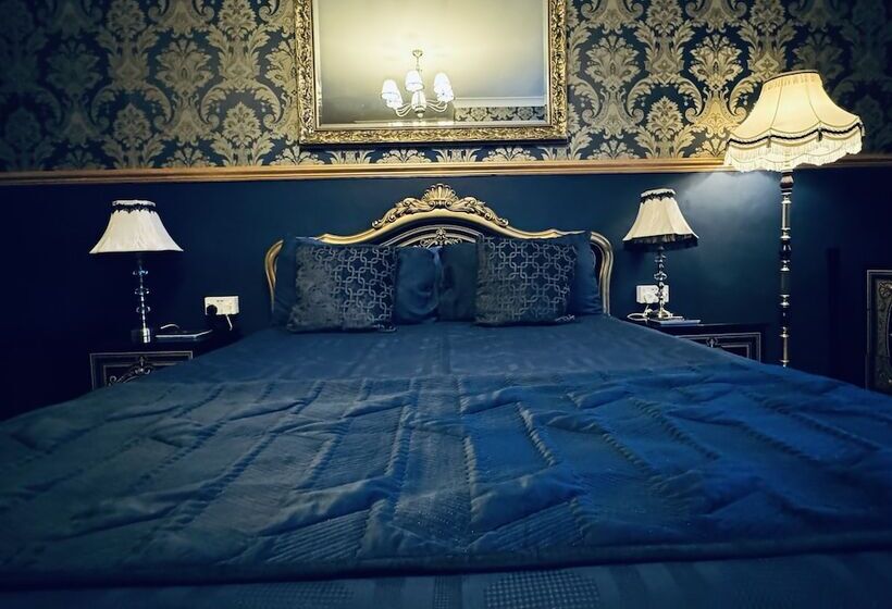 פנסיון The Angove