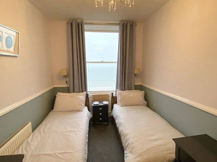 פנסיון The Angove