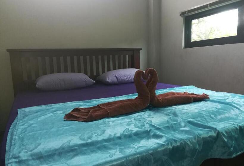 پانسیون Cashew Nut Bungalow, Ko Mook