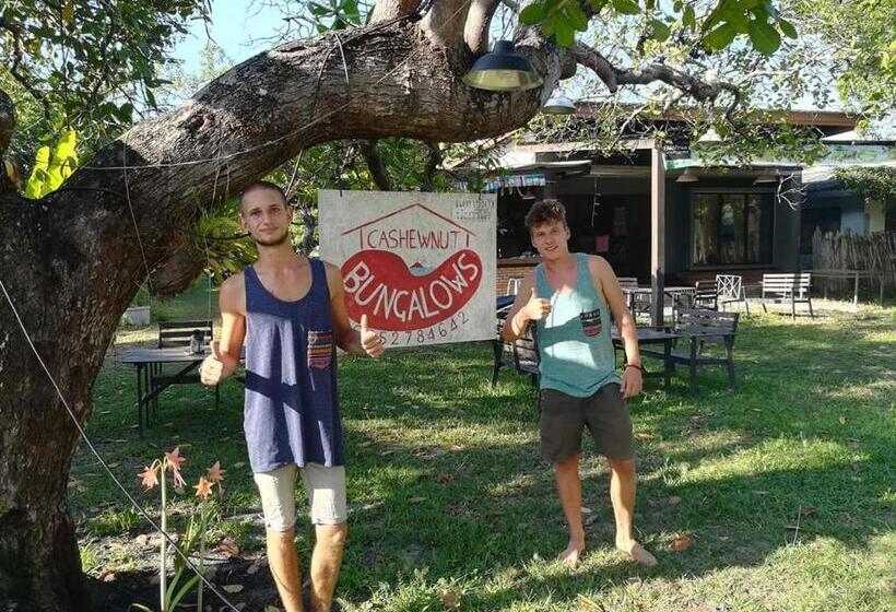 پانسیون Cashew Nut Bungalow, Ko Mook