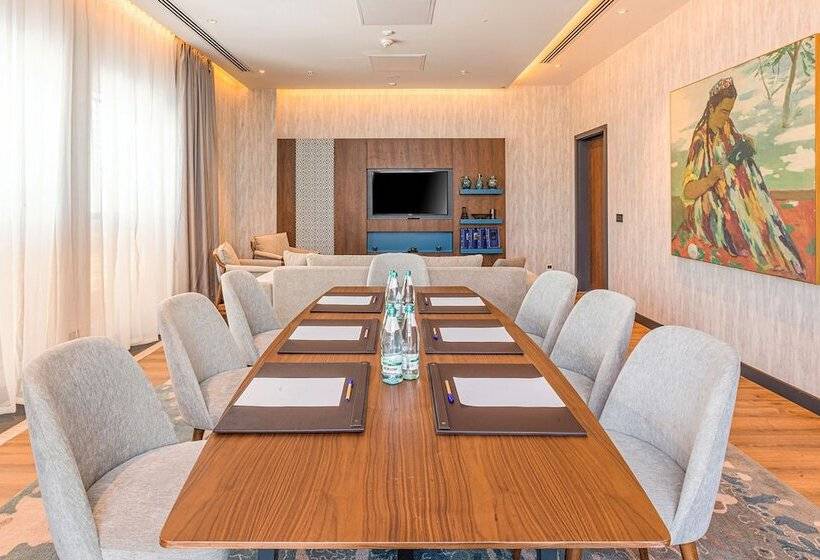 בית מלון כפרי Hilton Garden Inn Samarkand Afrosiyob
