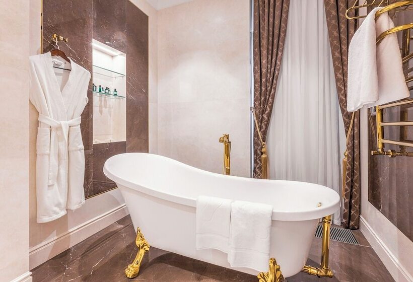בית מלון כפרי Hilton Garden Inn Samarkand Afrosiyob