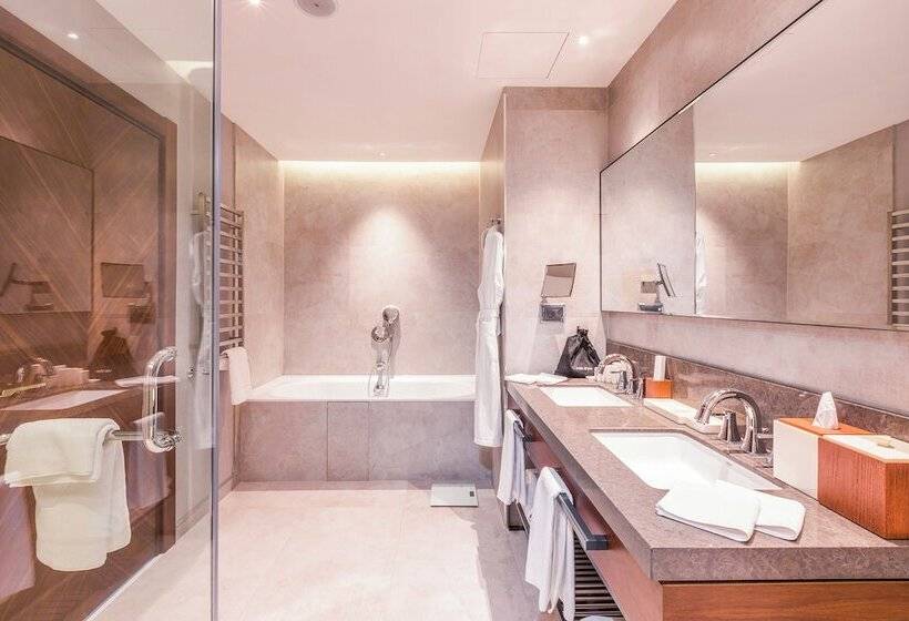 בית מלון כפרי Hilton Garden Inn Samarkand Afrosiyob