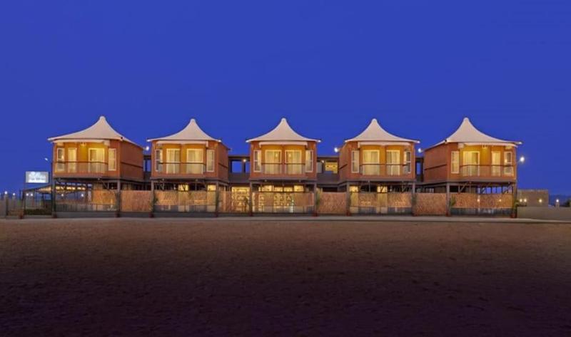 هتل The Fern Leo Beach Resort