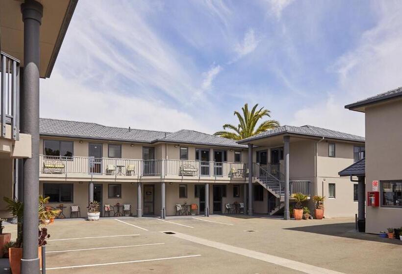 Blenheim Palms Motel