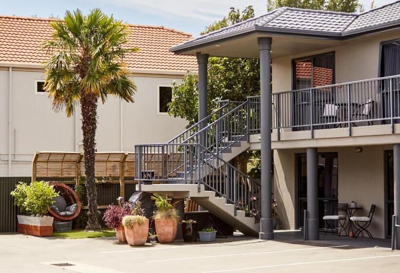 Blenheim Palms Motel