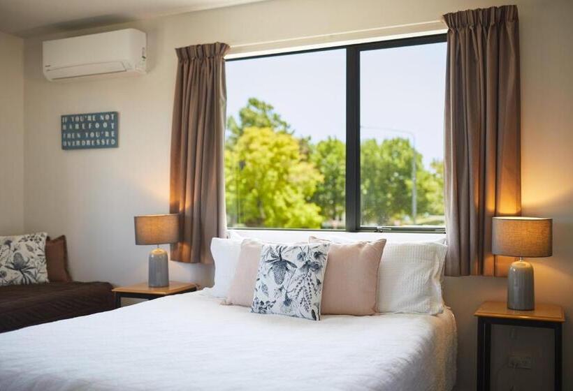 Blenheim Palms Motel