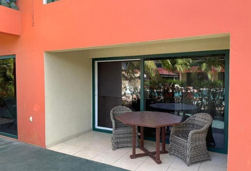 Del Rey Apartments
