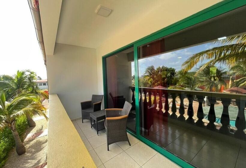 Del Rey Apartments