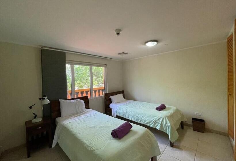 Del Rey Apartments