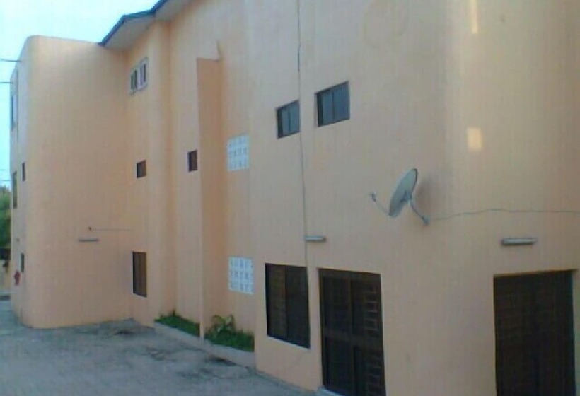 هتل Adinkra Plaza